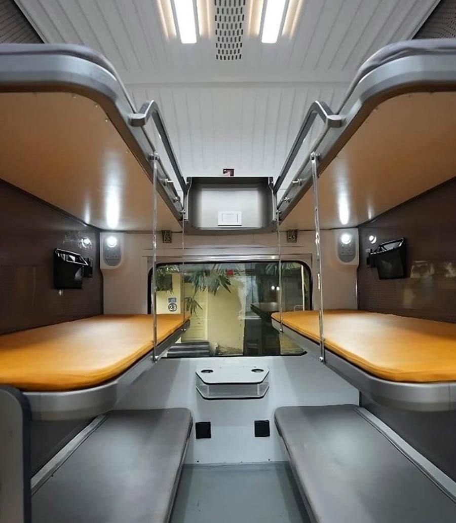 Vande Bharat Sleeper: अब रात की यात्रा भी होगी वंदे भारत जैसी शानदार