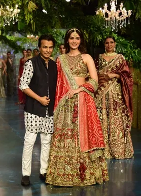 Lucknow News: रैंप पर मानुषी छिल्लर ने बिखेरा जलवा, विक्रम फडणवीस के शो में छाई मिस वर्ल्ड