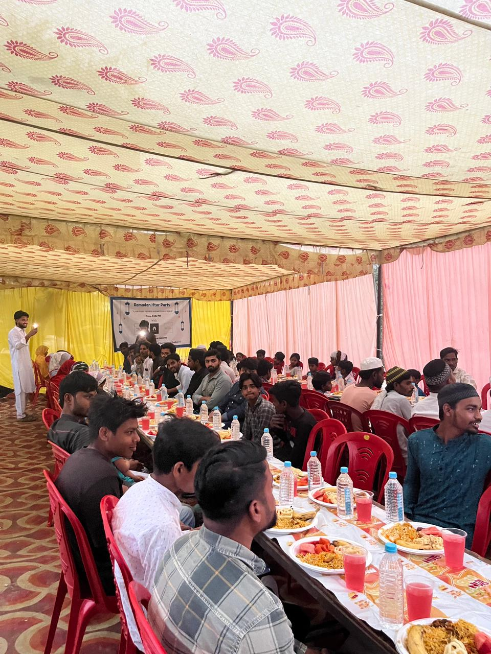 ग्वारी गांव में 120 रोजेदारों के लिए सामूहिक इफ्तार, सामाजिक संस्थाओं ने दिया भाईचारे और इंसानियत का संदेश