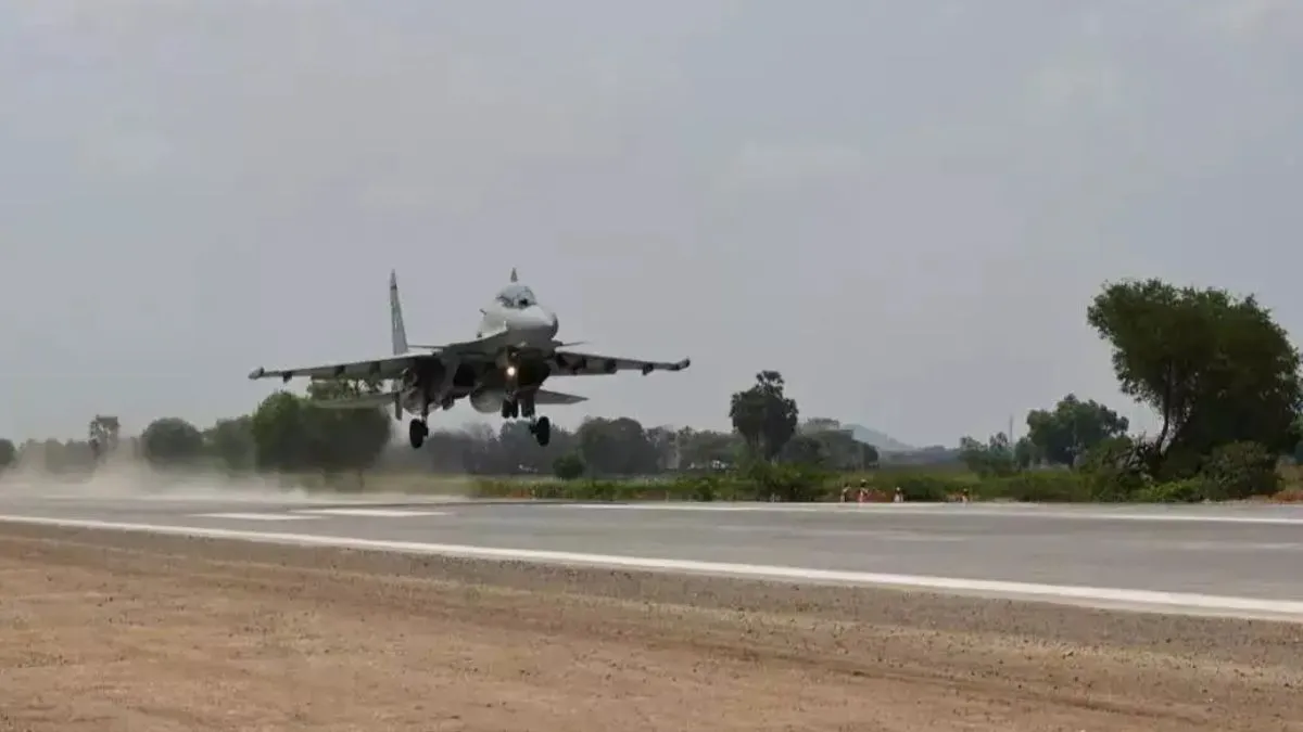 गंगा एक्सप्रेसवे लगभग तैयार: मेरठ से प्रयागराज का सफर होगा आसान, 2 महीने में खुलने की उम्मीद