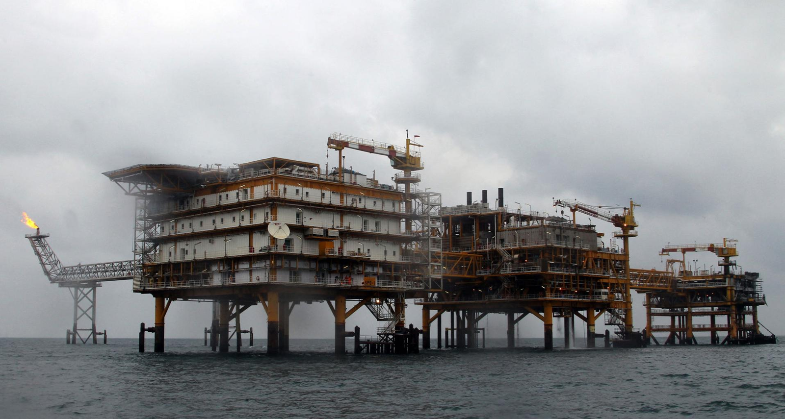 ‘भयावह संकट की आहट’: खाड़ी देशों के गैस ठिकानों पर हमलों से हिली दुनिया, बढ़ सकता है ऊर्जा संकट