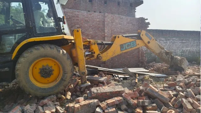 लखनऊ में एलडीए का बुलडोजर एक्शन: बिजनौर की माड गैलेक्सी सिटी में 9 अवैध रो-हाउस ध्वस्त, कई इलाकों में सीलिंग